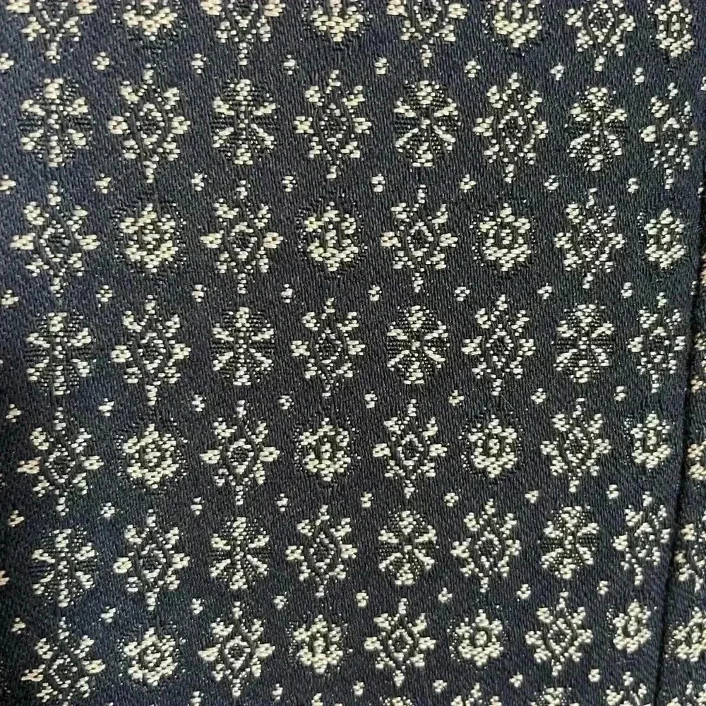 Ann Taylor skirt size 4 beautiful details - Picture 2 of 9